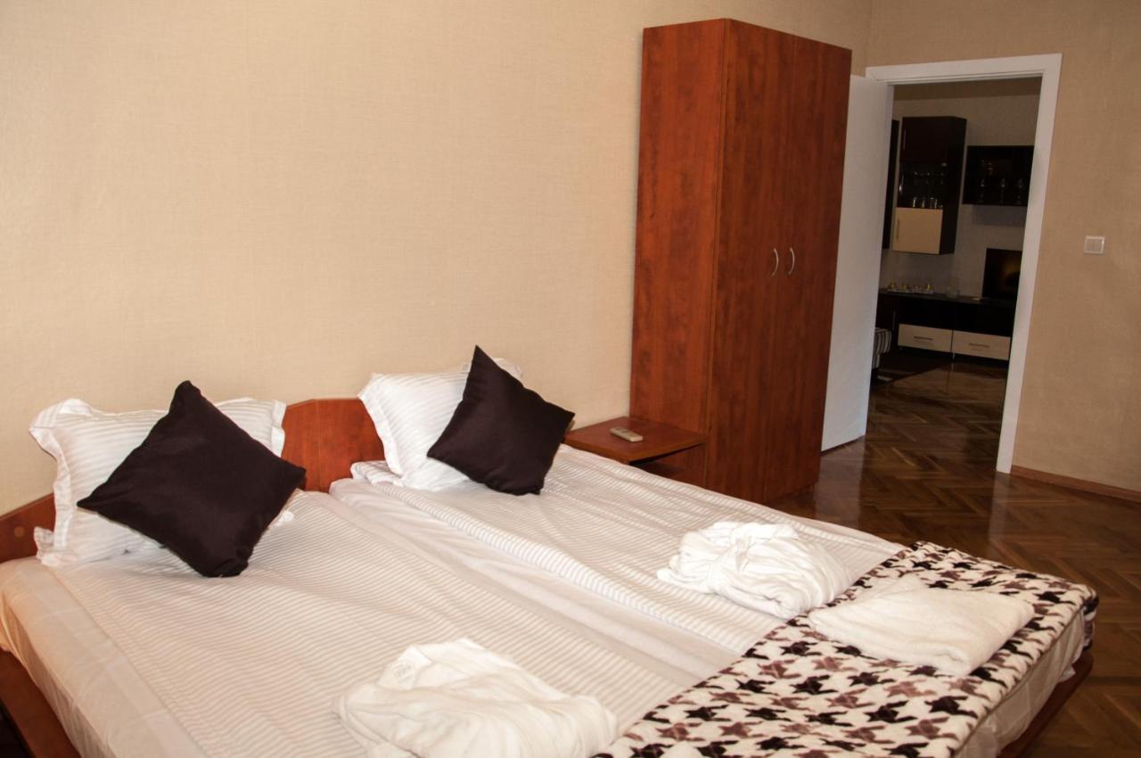 Galaxy Apartment Varna Buitenkant foto
