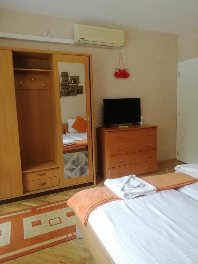 Galaxy Apartment Varna Buitenkant foto
